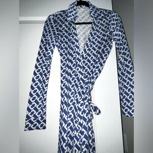 Diane Von Furstenberg blue & white wrap dress. Size 4. Excellent condition